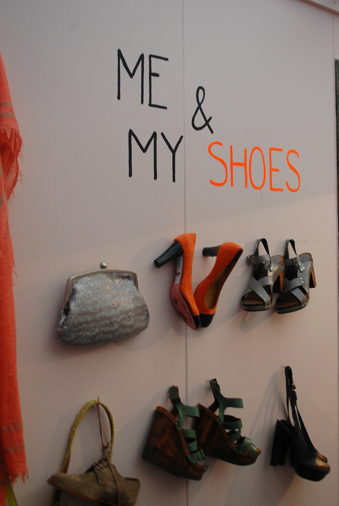 Schoenen wand Woonbeurs 2012