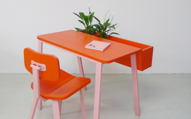 Compacte leuke werkplek oranje