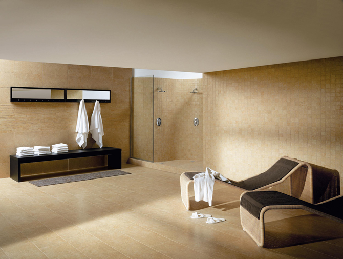 Badkamer met bruine tegels