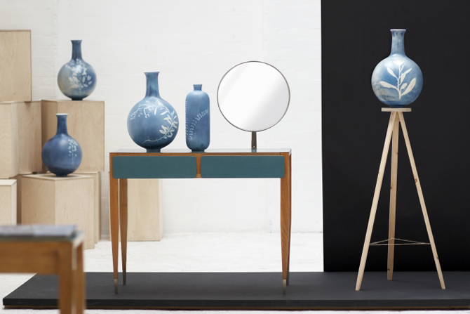 Blauw aardewerk in interieur