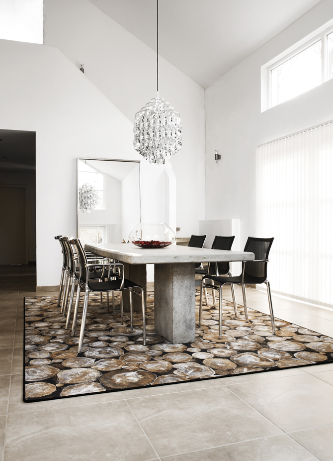 Out of Nature collectie. Tapijt houtnerven bij eetkamer