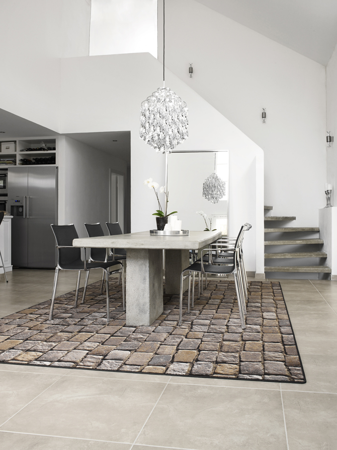Out of Nature collectie. Tapijt dat lijkt op stenen bij de eettafel