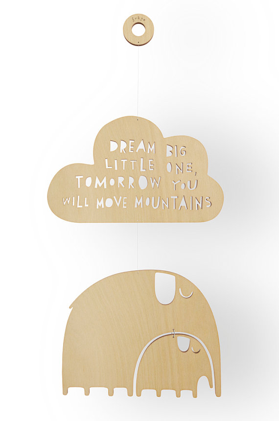Houten mobiel voor de kinderkamer