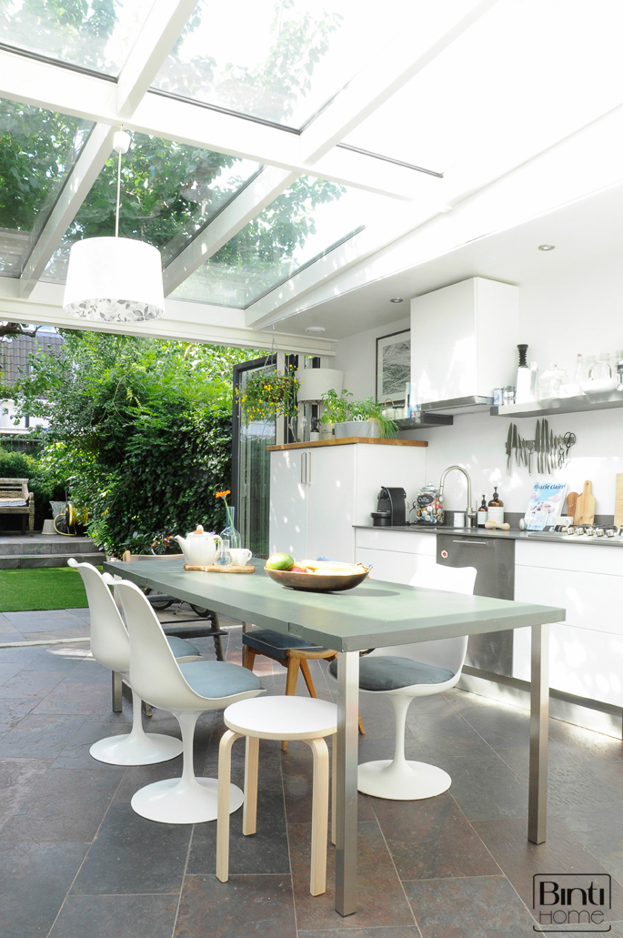 Interieur keuken naar tuin