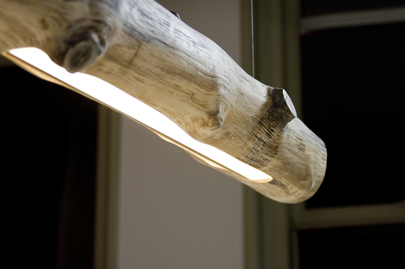 Lamp van een boomstam