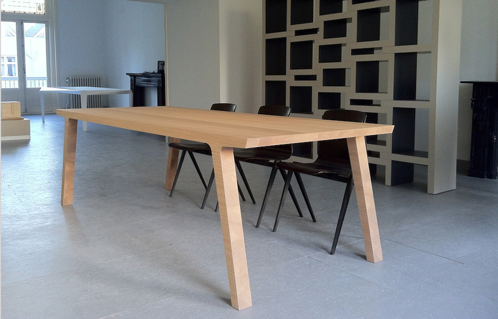 Stoere houten tafel
