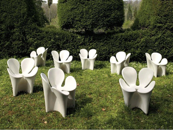 Clover stoel in tuin