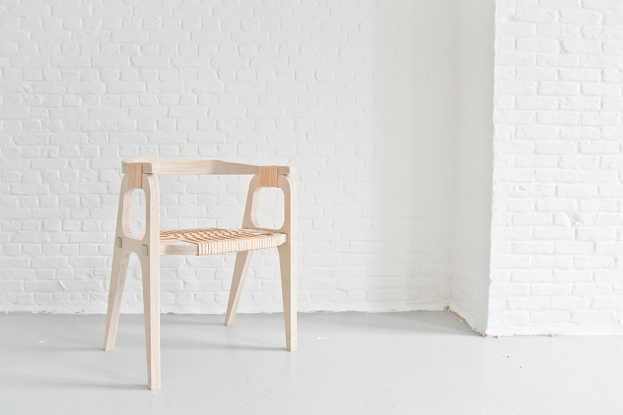 Ambachtelijke houten stoel