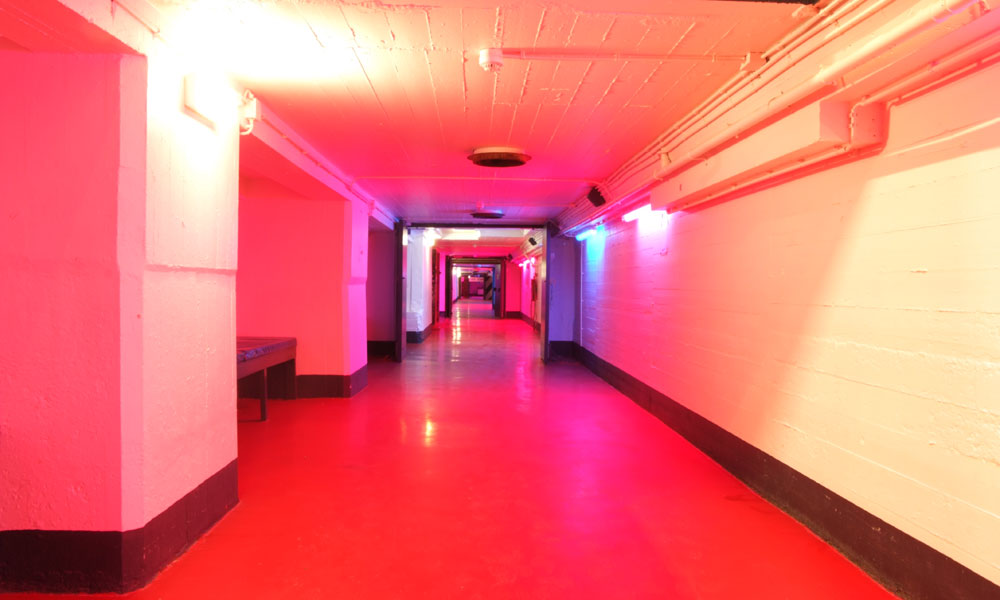 De perfecte vloer voor een industriële woonkamer