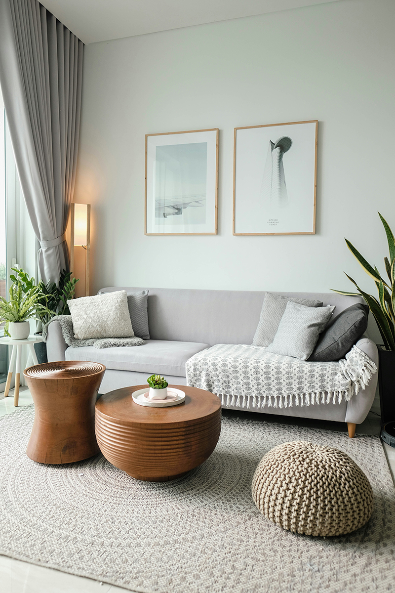 Decoratieve woonkamer met accessoires
